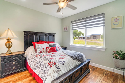 Lake Retreat (No Lake Access) + Lodging + Cleaning Fee $255 - Image 4