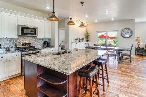 Lake Retreat (No Lake Access) + Lodging + Cleaning Fee $255 - Image 6